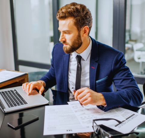 Imagem que representa a correção de valores no site da expertzy